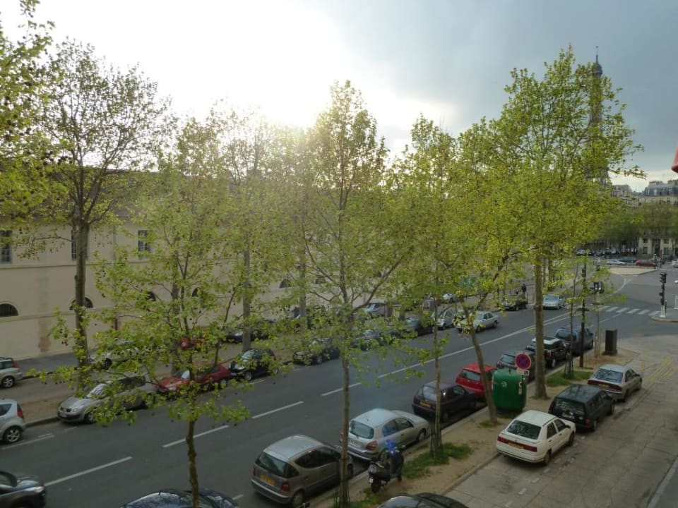 Blick zum Eiffelturm Best Western Hotel Derby Eiffel