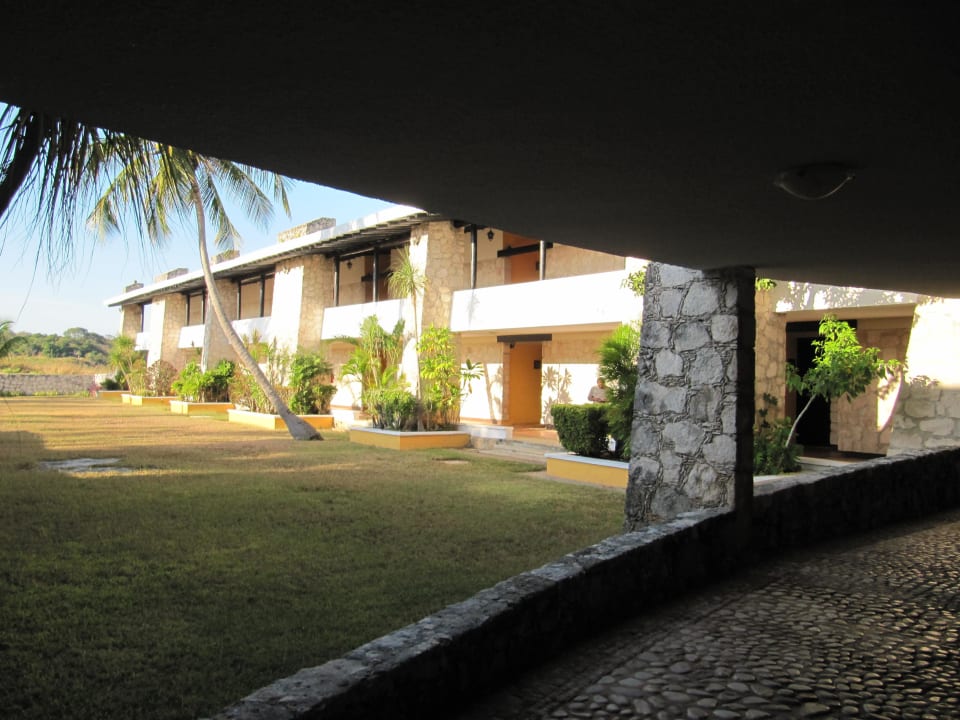 Blick auf den Eingangsbereich zu den Zimmern Hotel Tucan Siho Playa