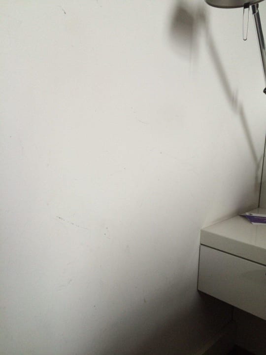 Neuer Anstrich fällig Hotel Bohem Art