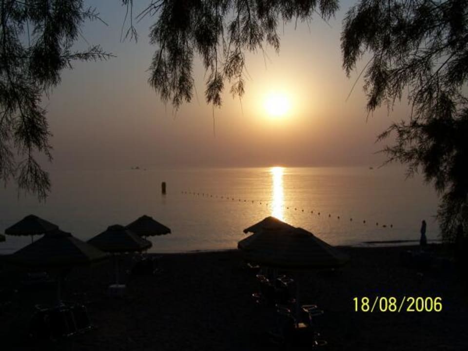 Sonnenaufgang am Strand Irene Palace Beach Resort Club alltoura