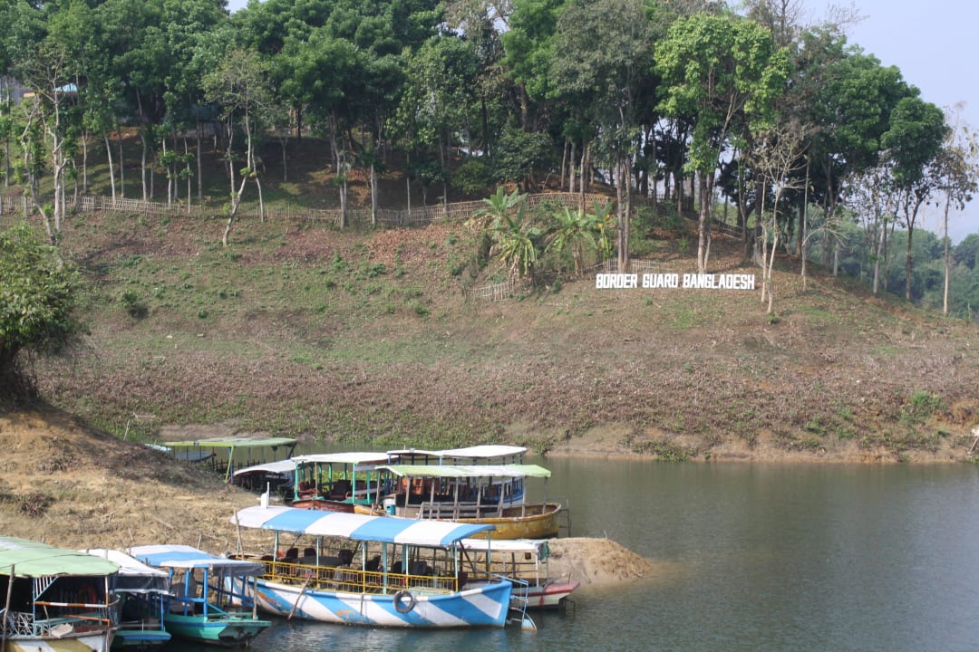 Die unmittelbare Umgebung vom Hotel Parjatan Holiday Complex