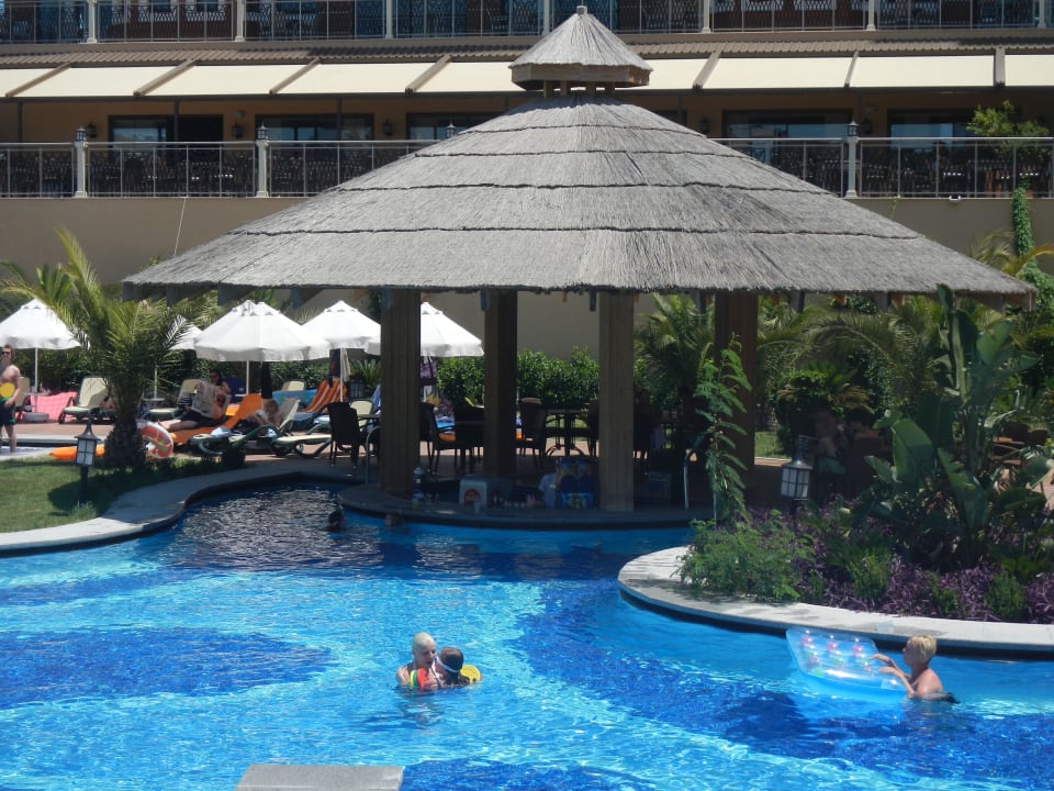 Poolbar Villa Side Residence