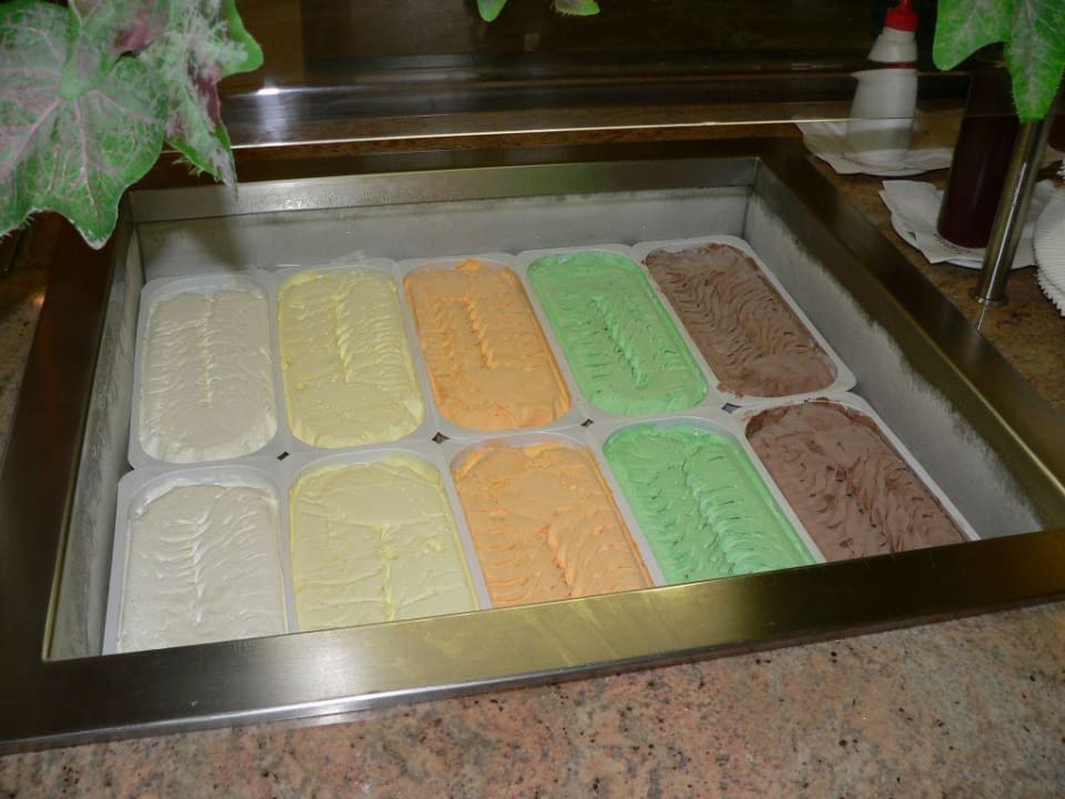 Eissorten am Buffet DIT Majestic Beach Resort