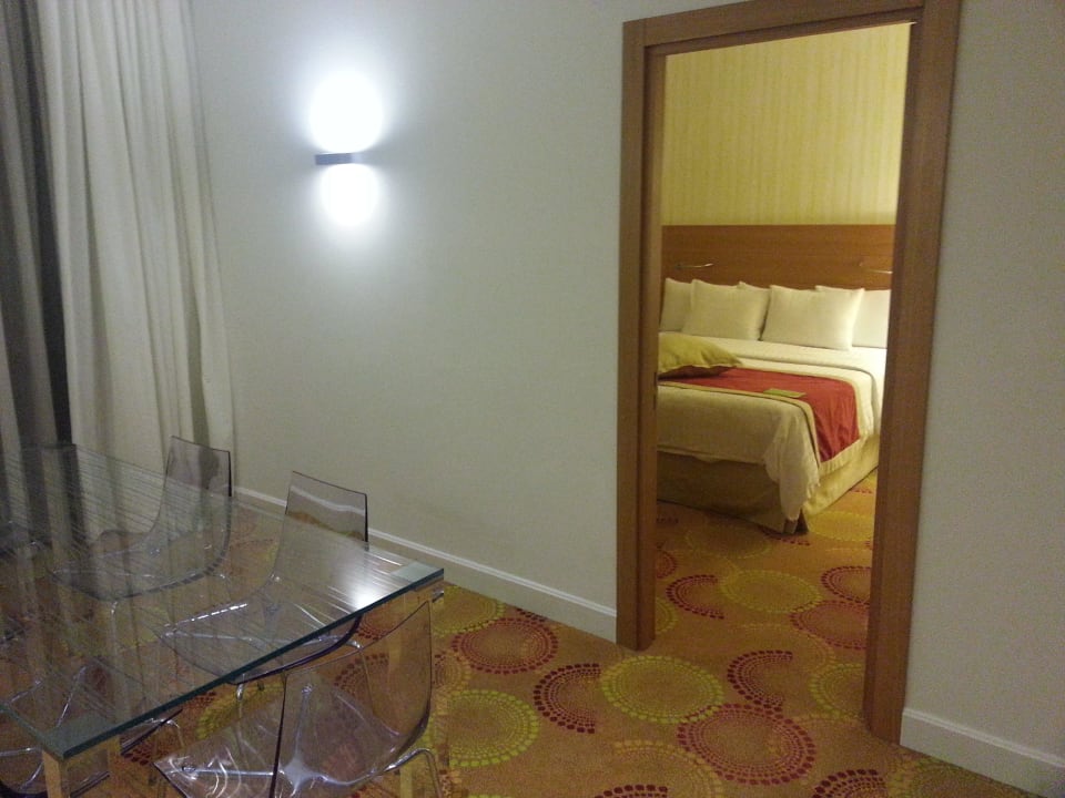 Ausblick zum Schlafzimmer der Suite Courtyard Hotel Budapest City Center