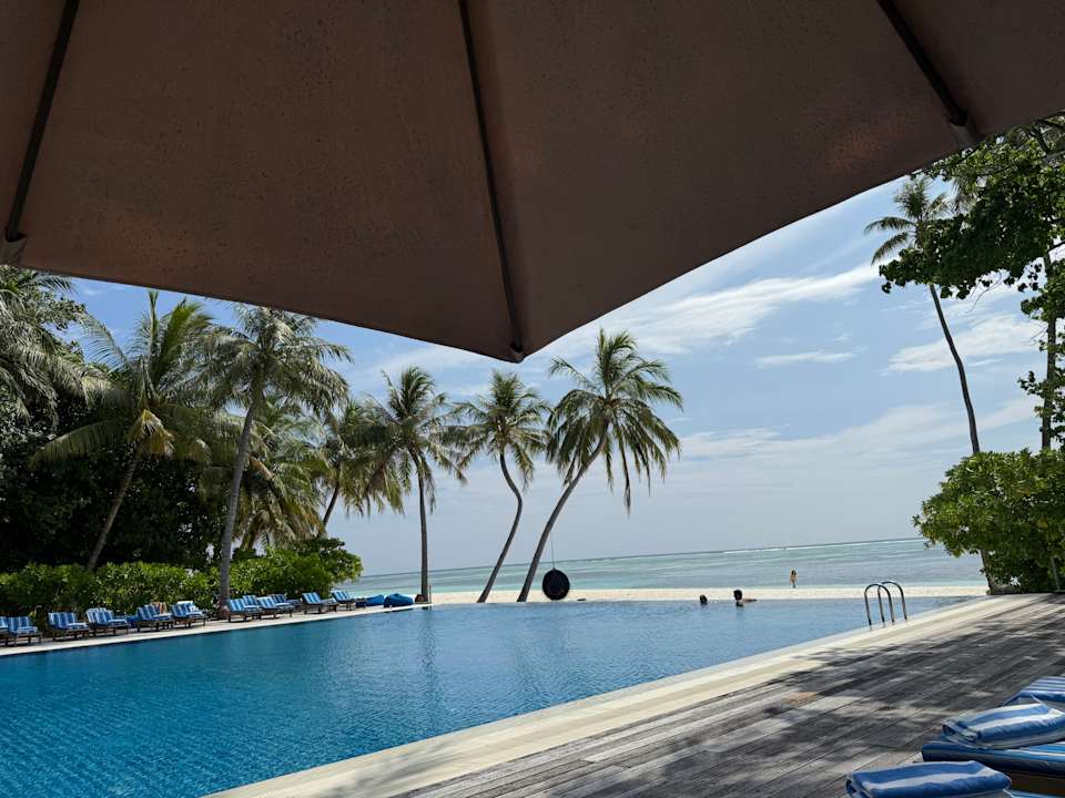 Pool Meeru Maldives Resort Island