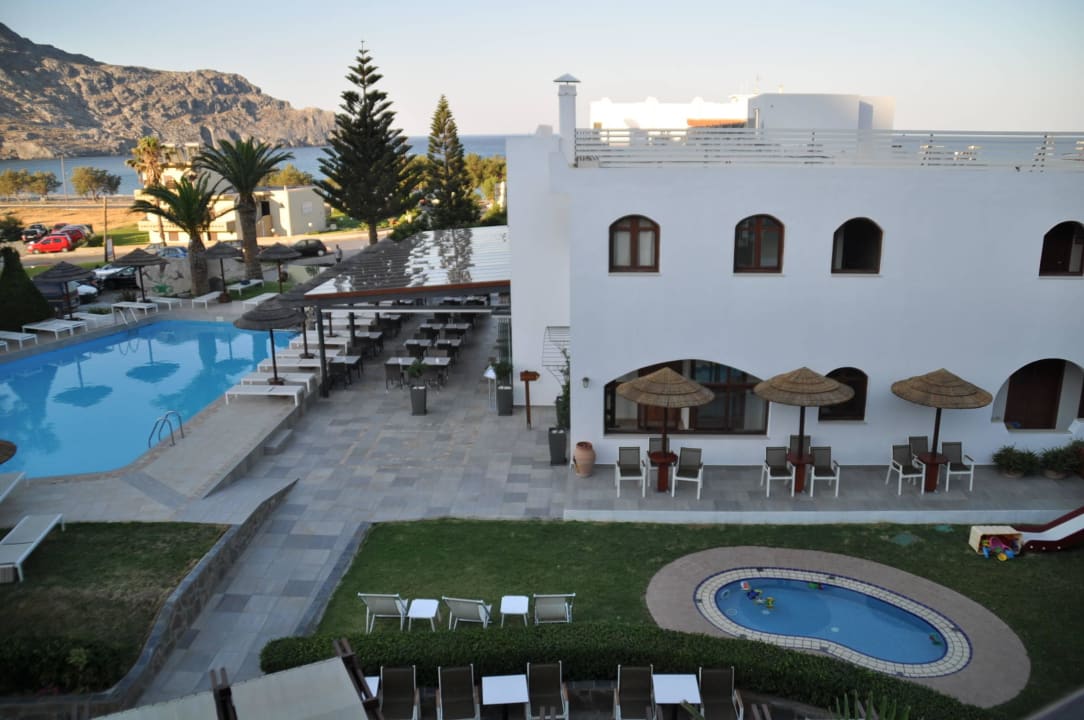 Links: Pool, Rechts: Kinderpool Alianthos Garden Hotel