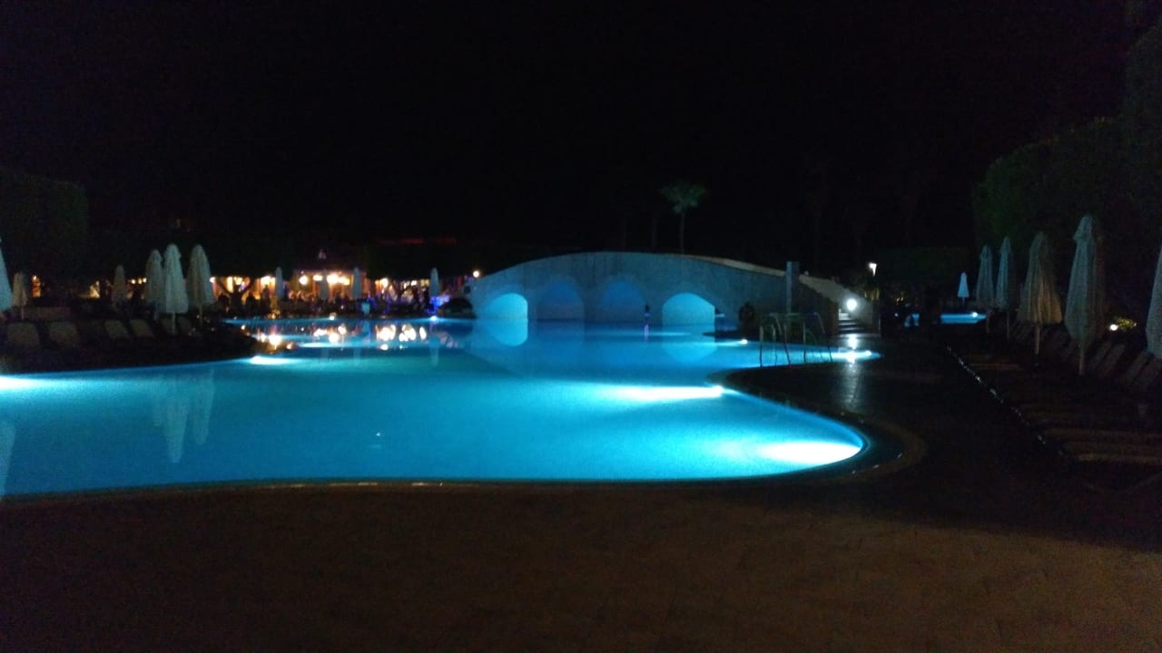 Am Abend alles beleuchtet Club Grand Side
