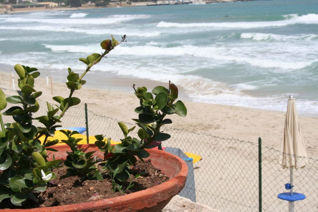 Blick von der Terrasse Fontane Bianche Beach Club