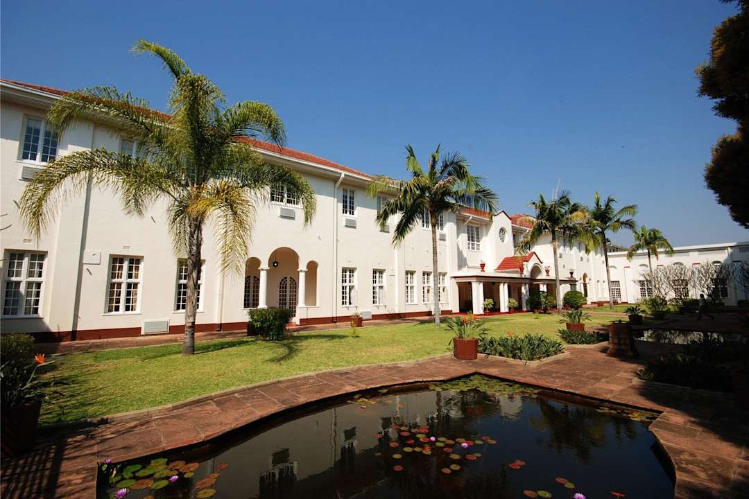 Innenhof The Victoria Falls Hotel
