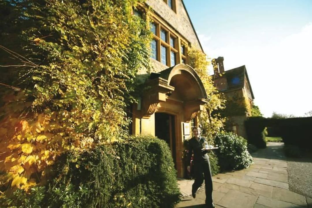 Entrance Le Manoir Aux Quat' Saisons, A Belmond Hotel, Oxfordshire