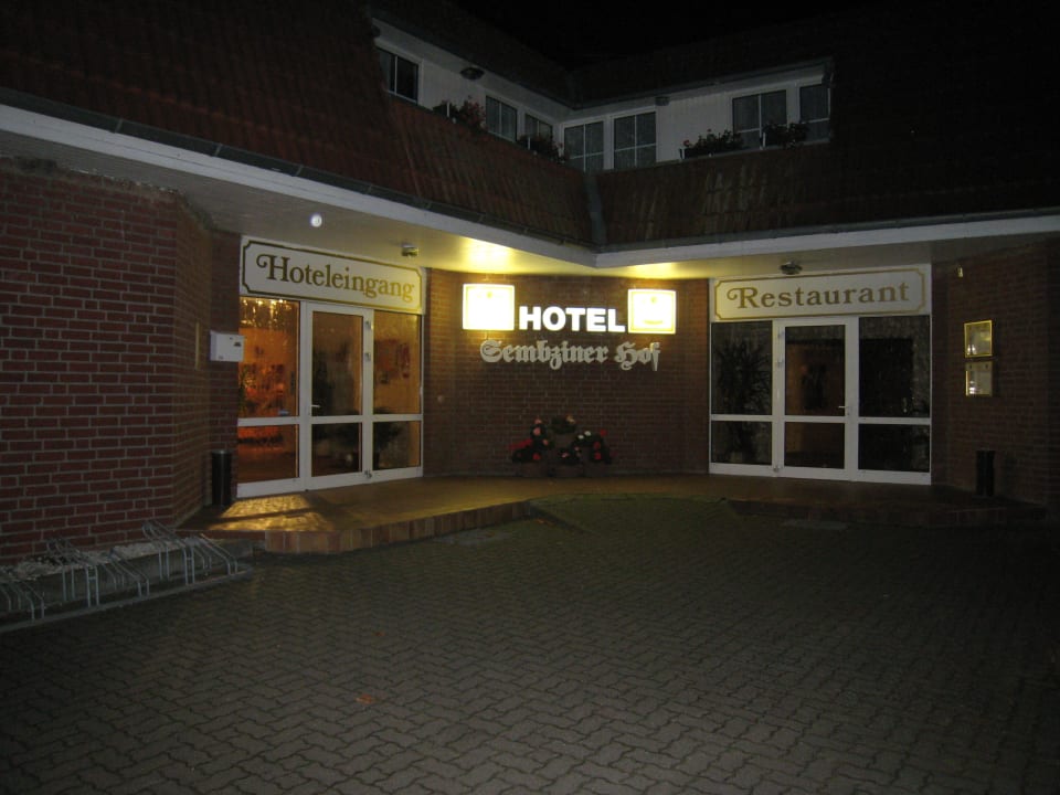 Vorderer Eingangsbereich Hotel Sembziner Hof