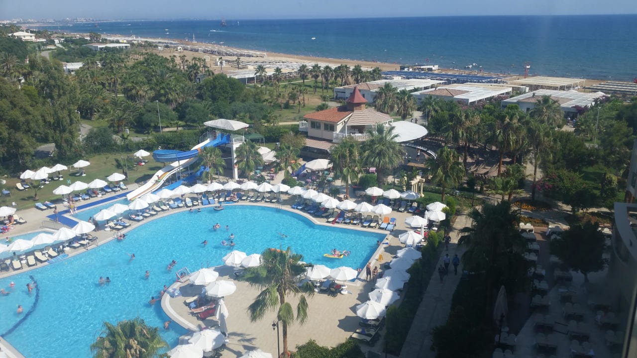 Ausblick aus dem Fahrstuhl und Zimmer Meerblick  Bella Resort & Spa