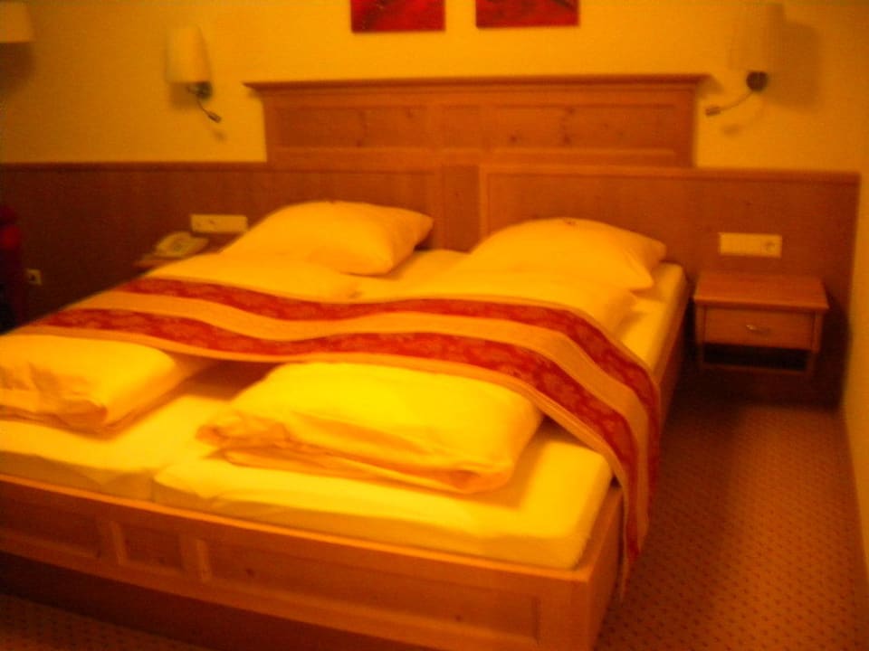 Double bed Alpenherz Hotel