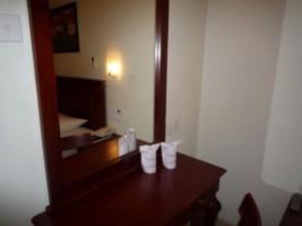 Schreibtisch Oak Ray Serene Garden Hotel