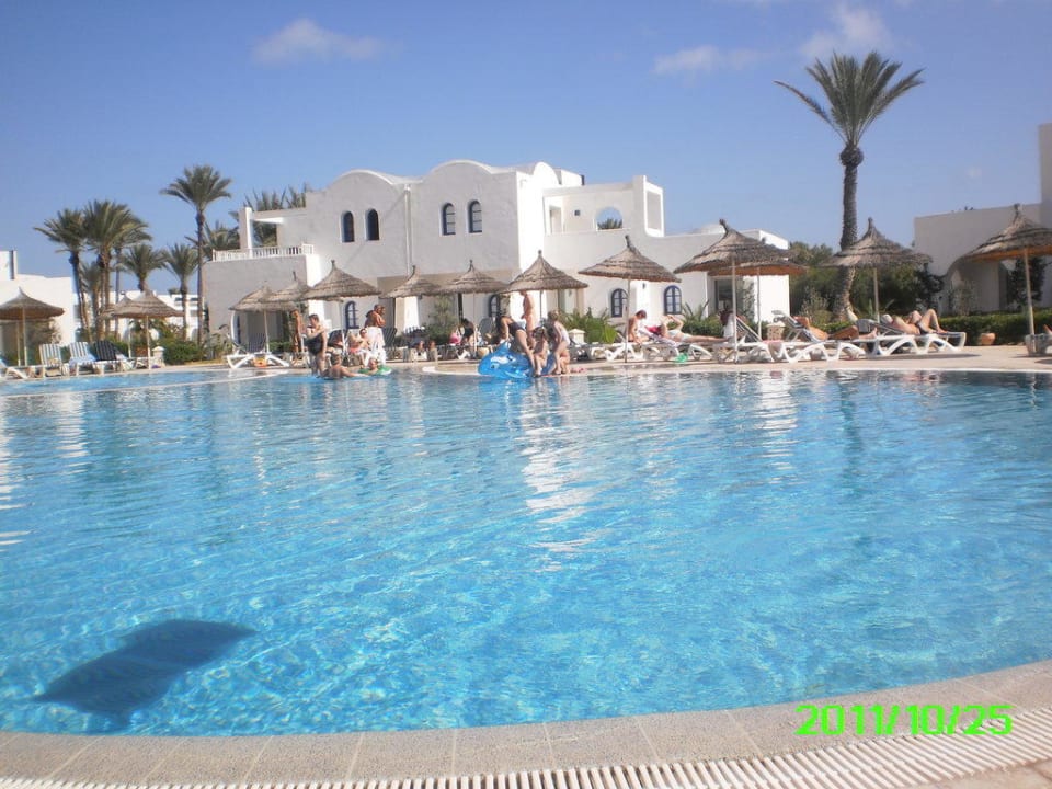 Pool hinter unserem Zimmer Djerba Sun Beach Hotel & Spa