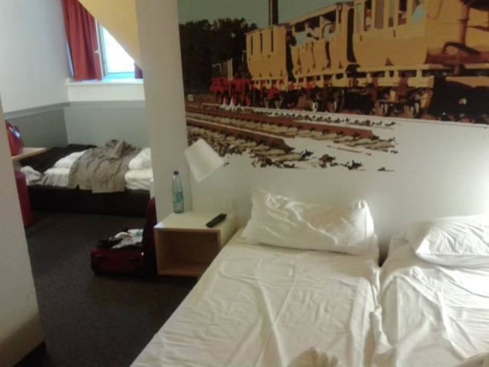 Gutes Bett, aber eng und etwas dunkel B&B Hotel Nürnberg-Hbf