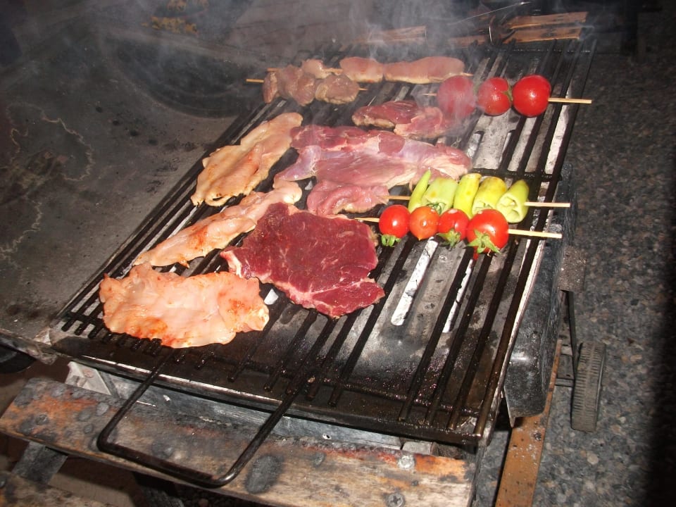 Unser Grillfleisch im BBQ Aydinbey Kings Palace & Spa
