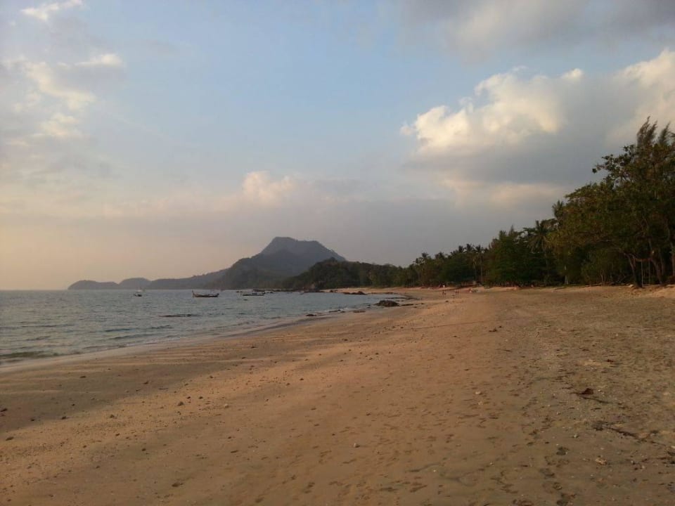 Langer Strand auf Koh Jum Koh Jum Beach Villas