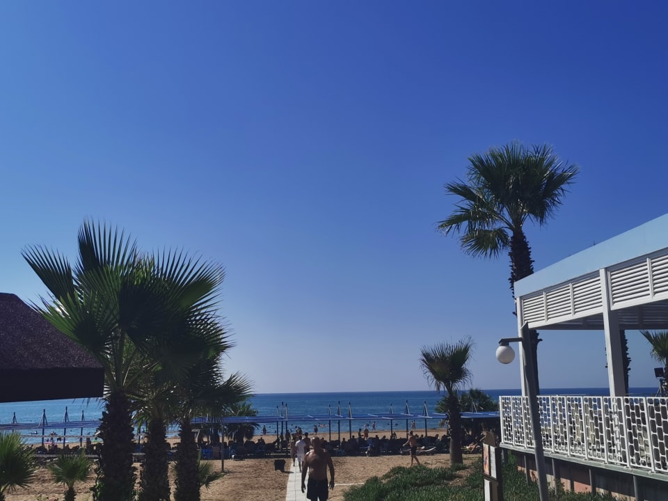 Strand Club Grand Side