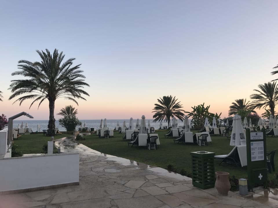 Gartenanlage Constantinou Bros Athena Royal Beach Hotel