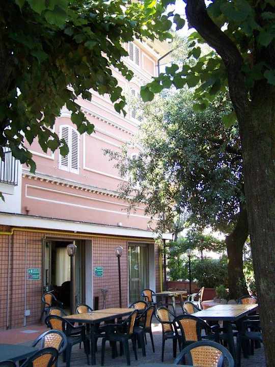 Schöner schattiger Garten Hotel Casa Rossa