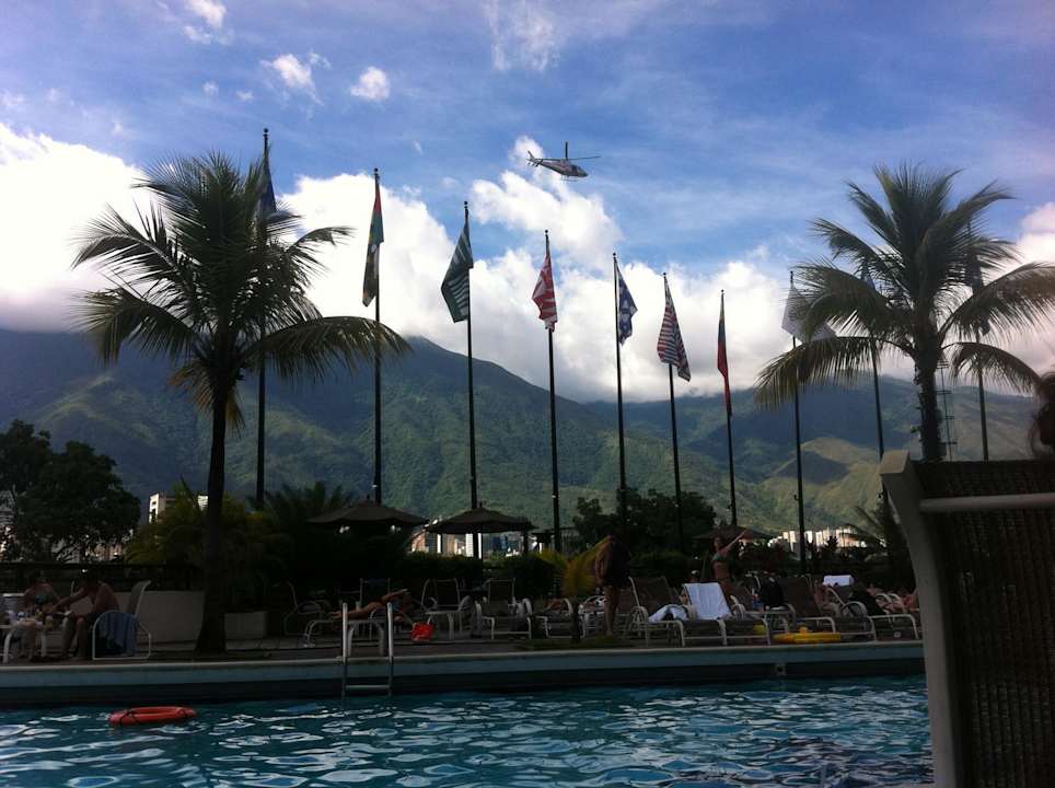 Blick vom Pool - Richtung Flugplatz (Hubschrauber) Hotel Eurobuilding & Suites Caracas