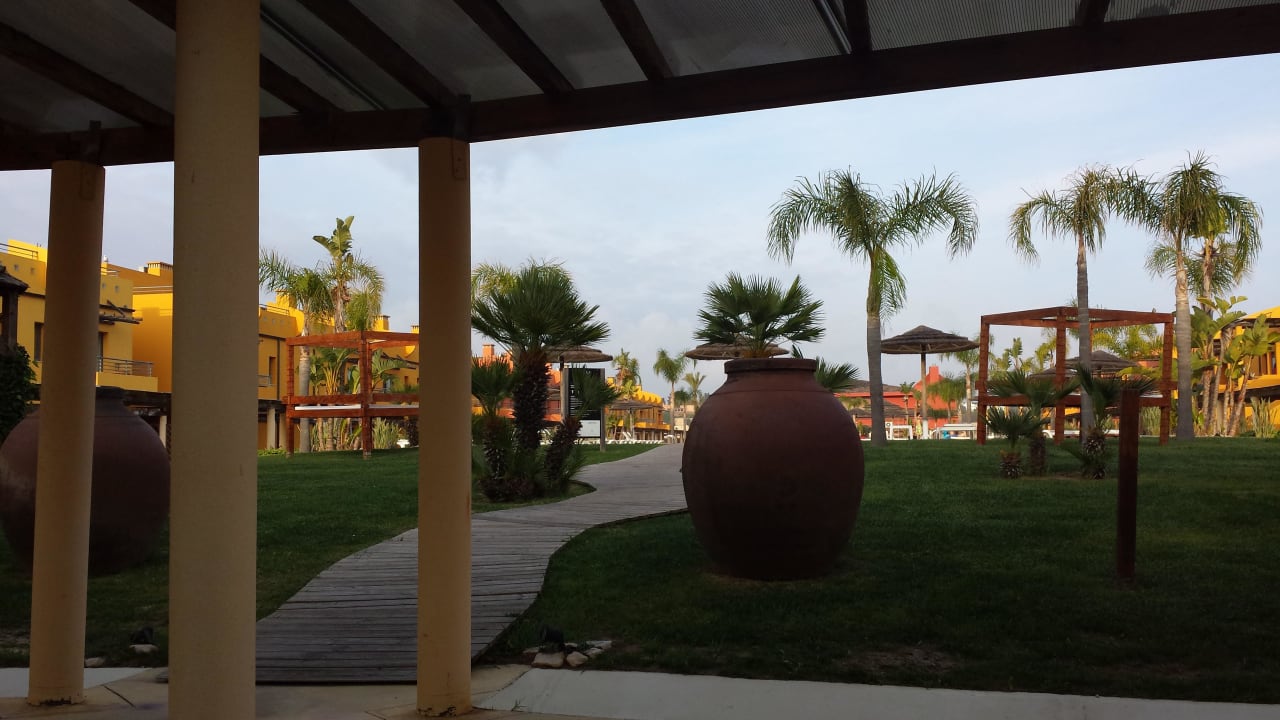 Von der Lobby in die Anlage gesehen NH Marina Portimão Resort