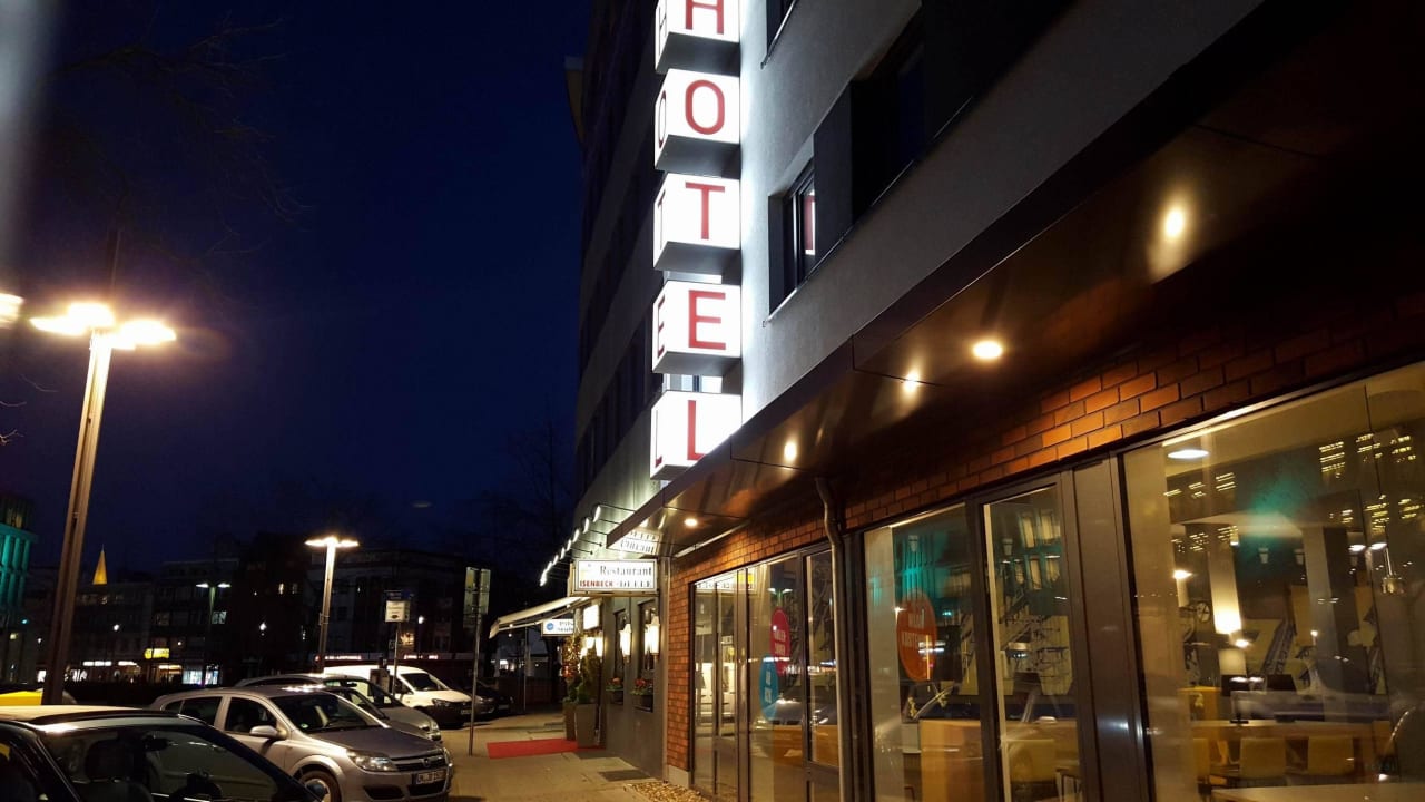 Aussen vob der Strasse B&B Hotel Hamm