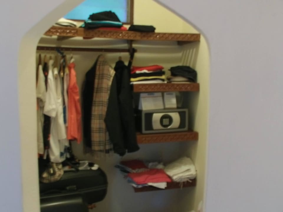 Garderobe mit Safe Sultan Sands Island Resort & Spa