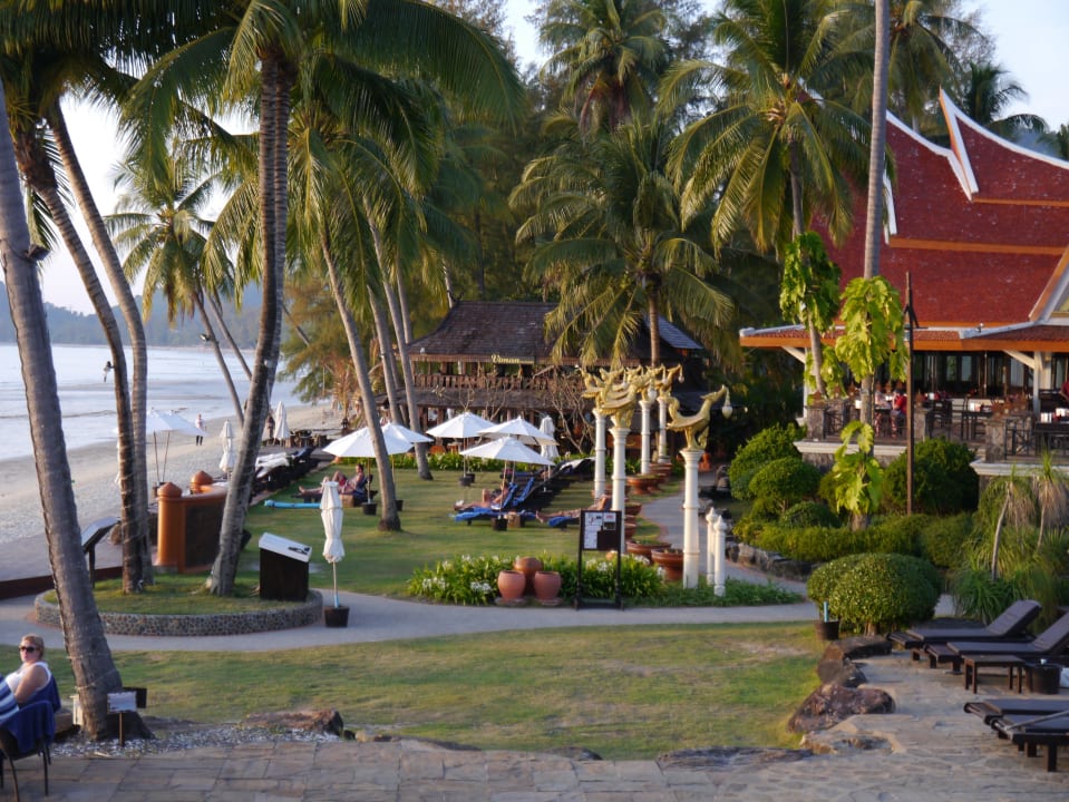 Strand und Liegewiese Santhiya Tree Koh Chang Resort