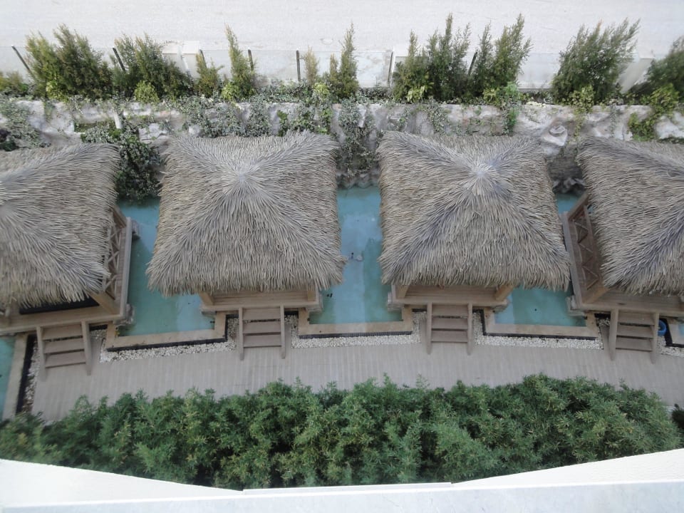 Vom Balkon guckten wir auf den Spa Bereich Sentido Trendy Verbena Beach