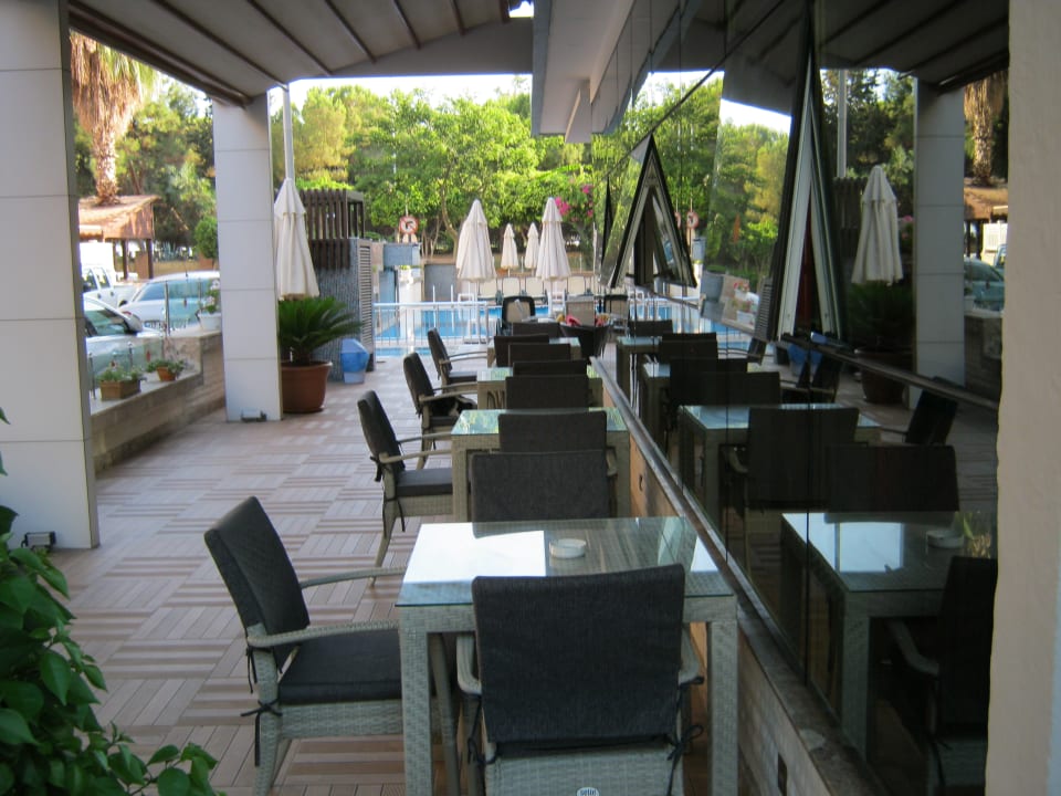 Schön zum draußen sizen  Hatipoglu Beach Hotel