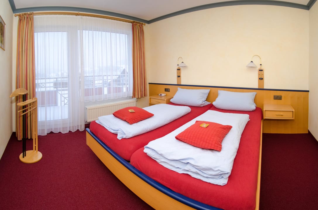 Zimmer Typ C Suite Schlafraum Schröder's Hotelpension