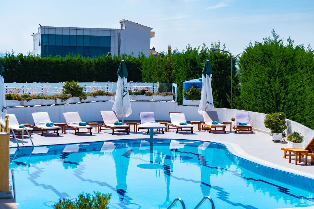 Pool Hotel Airport Tirana