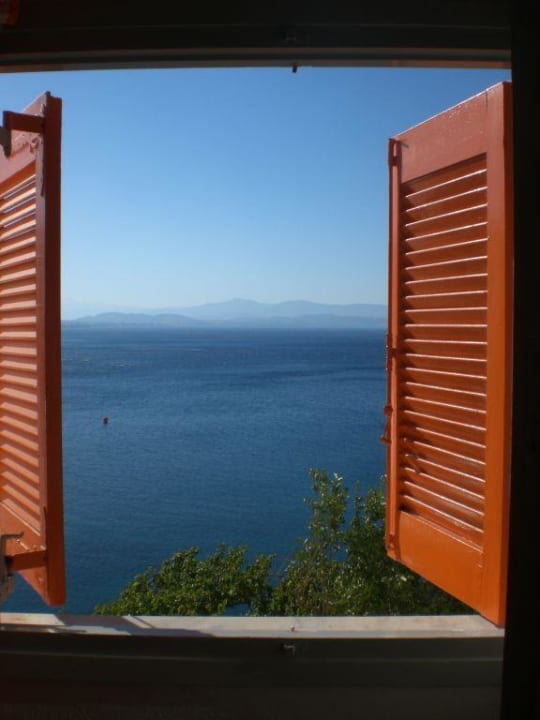 Uitzicht vanuit hotelraam Galini Mare Hotel