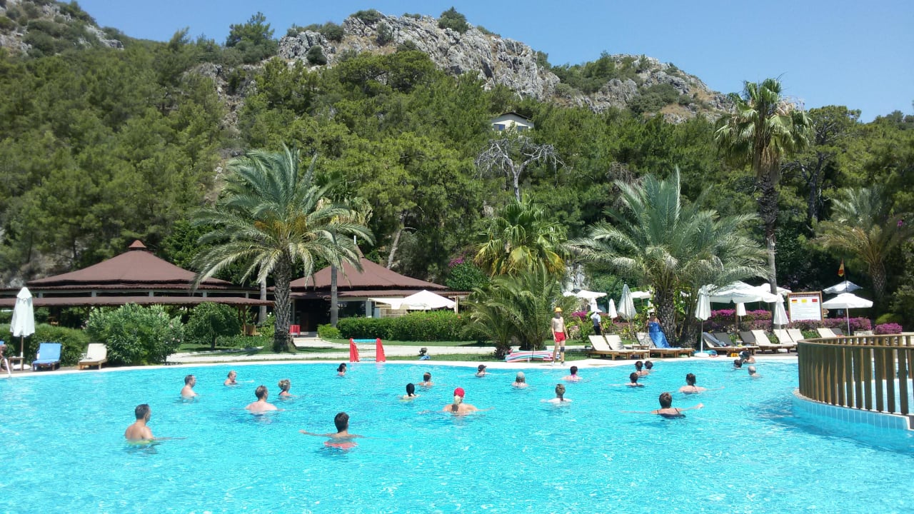 Der Activpool mit Wassergymnastik  TUI MAGIC LIFE Sarigerme