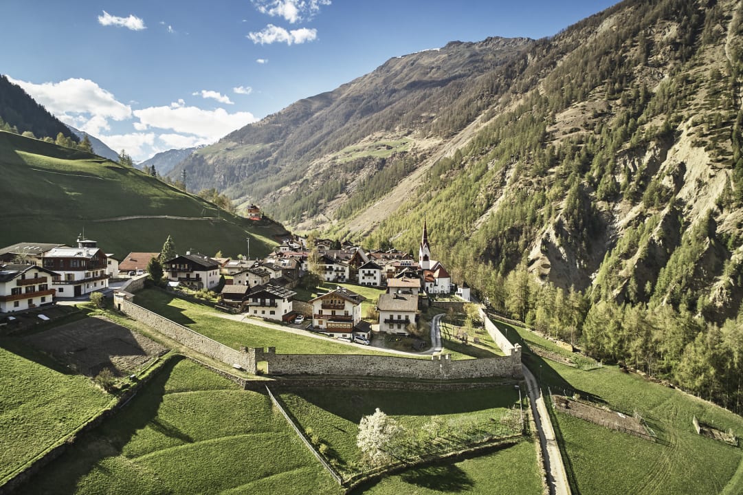 Außenansicht Goldene Rose Karthaus a member of Small Luxury Hotels