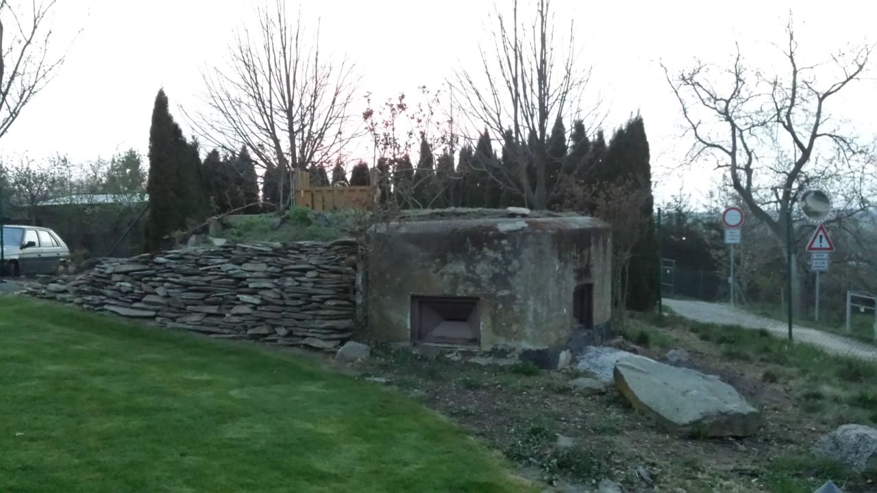 &quot;Bunker im Garten&quot; Hotel Villa Romantica (Kolín