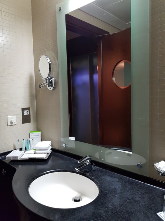 Zimmer Rose Rayhaan by Rotana