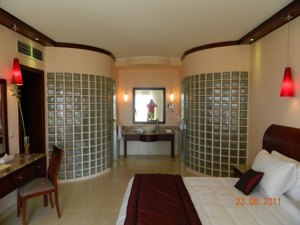 Toilette links, Dusche rechts. Shams Prestige Abu Soma-Adults Only