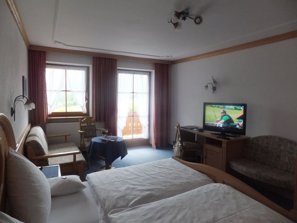 Blick zum Balkon Naturhotel Reissenlehen