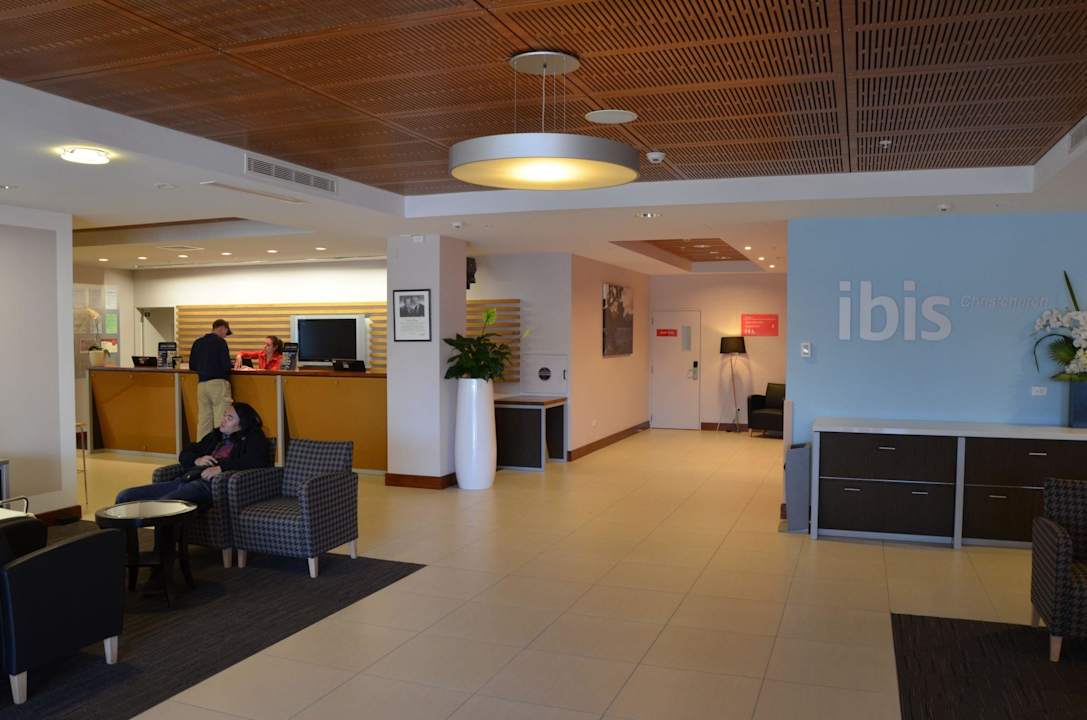 Recepcia a lobby ibis Christchurch Hotel