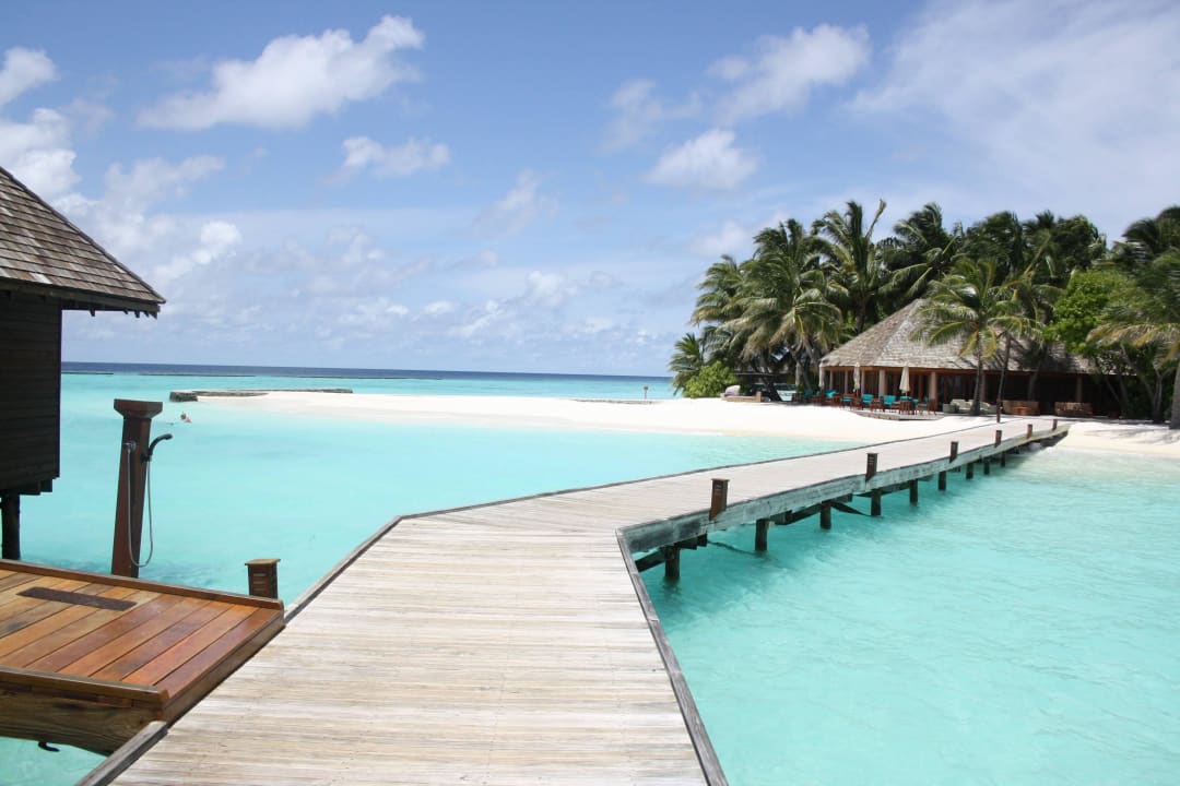 Steg von den nördlichen Villen Veligandu Maldives Resort Island