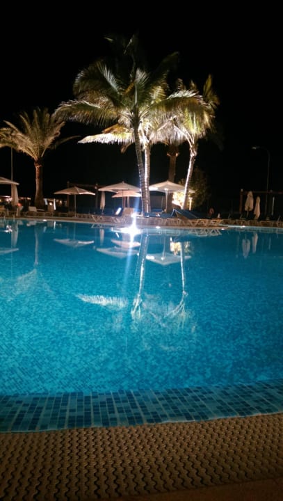 Pool bei Nacht Bull Dorado Beach & Spa