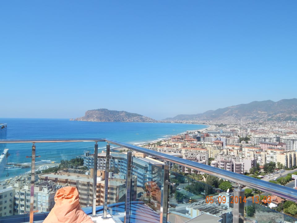 Вид с бара на крыше Diamond Hill Resort Hotel