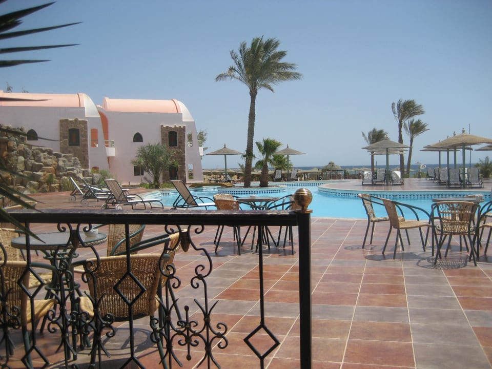 View over the swimmingpool Shams Alam Beach Resort