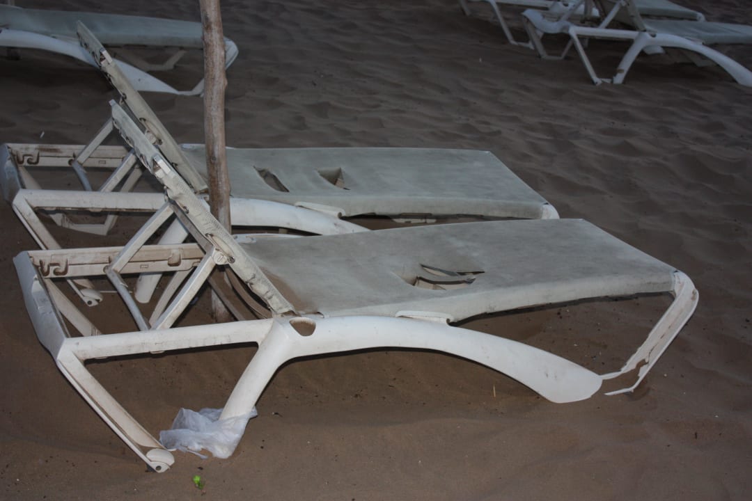 Liegen am Strand Hotel Le Tivoli