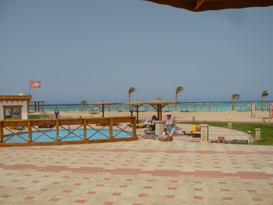 Der Poolbereich Laguna Beach Marsa Resort