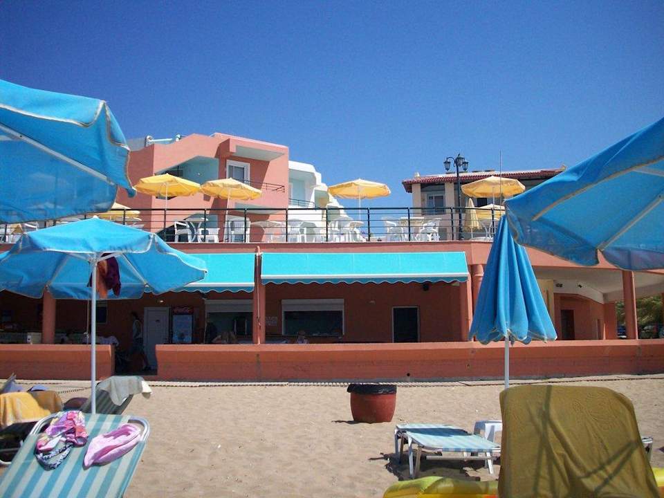 Blick vom Meer zum Hotel Hotel Dedalos Beach