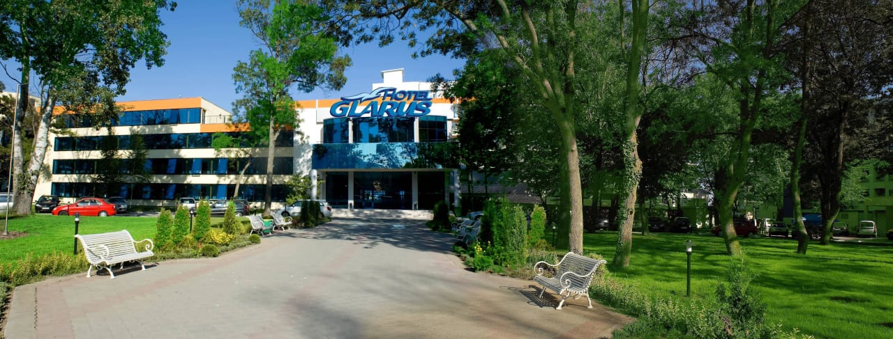 Hoteleingang Hotel Glarus Beach